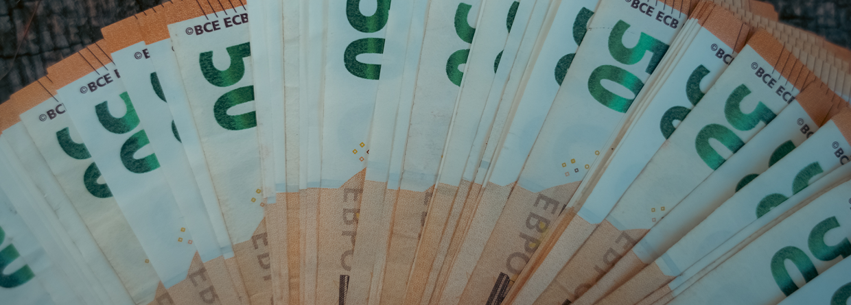 Miljoenennota 2027 koopkracht briefgeld van 50 euro in een waaier